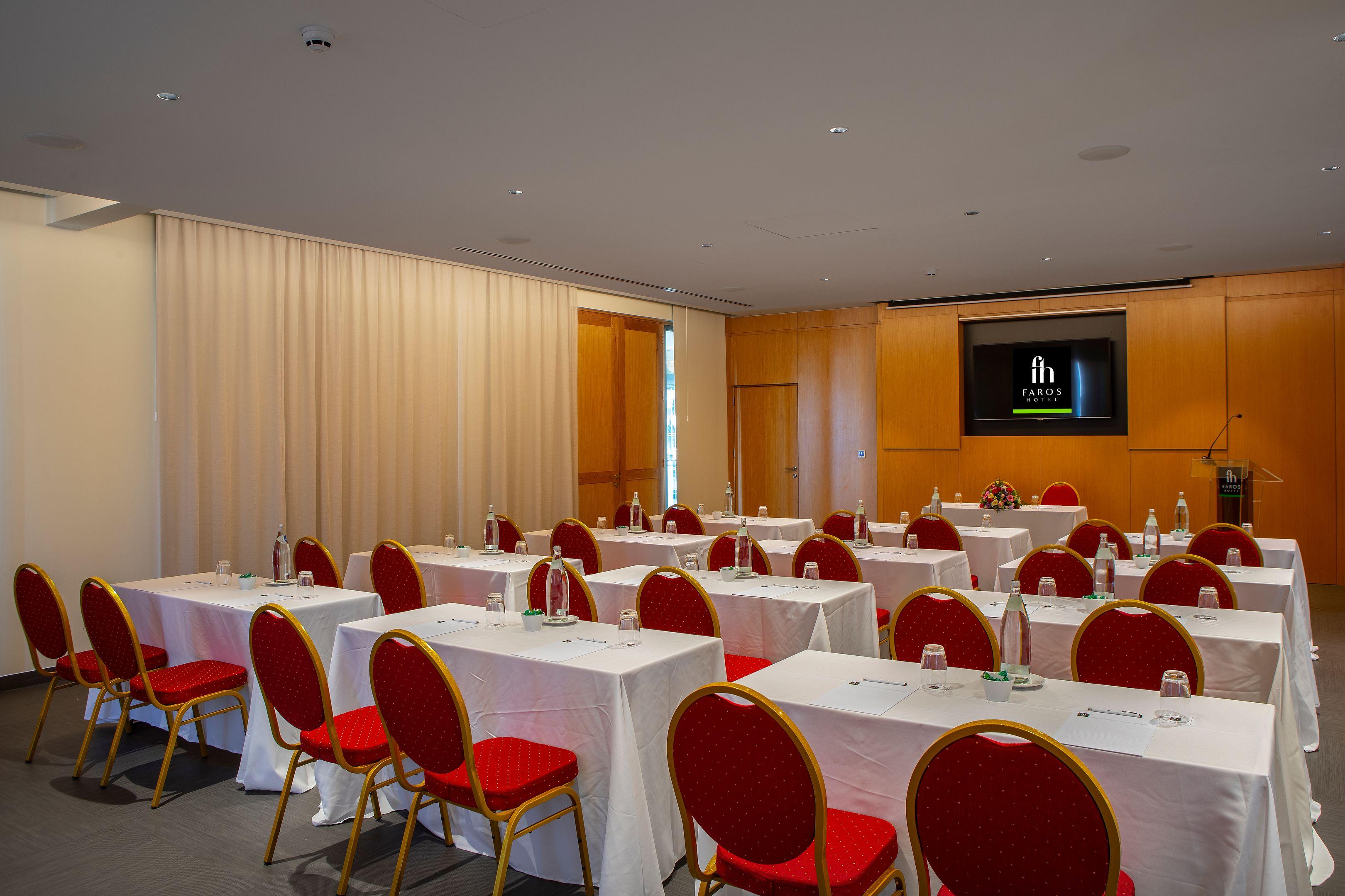 Faros Hotell 4*